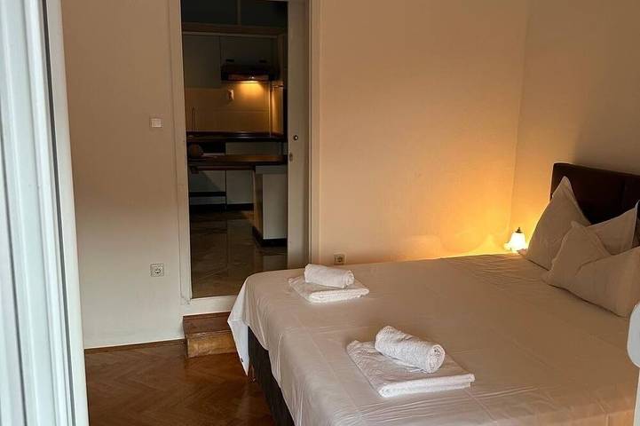 Ganze Wohnung, 1-Zimmer-Ferienwohnung mit Terrasse und Meerblick Novigrad in Novigradsko More, Zadar