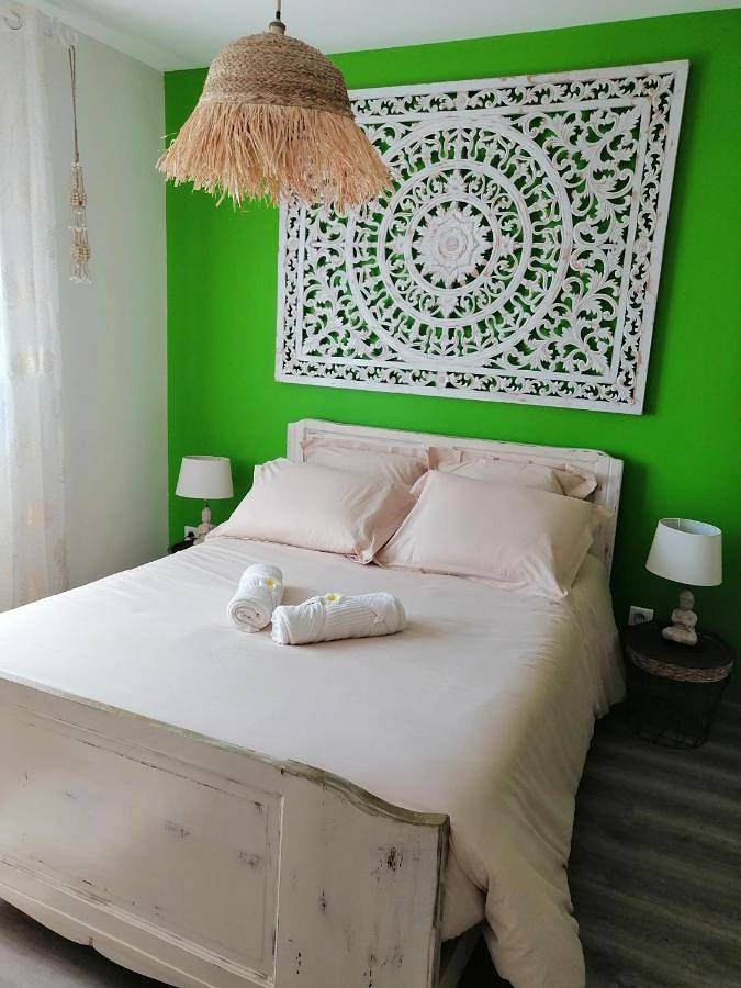 Maison d’hôte pour 3 personnes, avec jardin et terrasse ainsi que vue et piscine à Beaucaire - 3