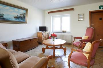 Gîte pour 6 personnes, avec jardin à Onhaye