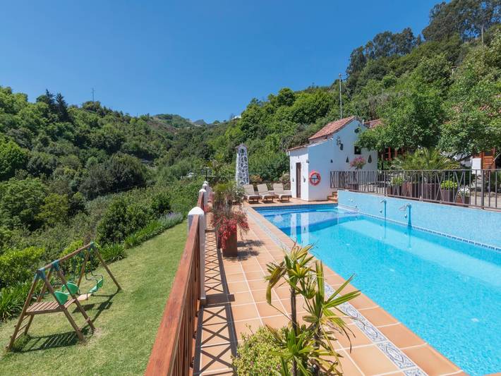 Apartamento para 3 personas, con jardín y piscina además de terraza y jacuzzi, Familias con niños en Moya