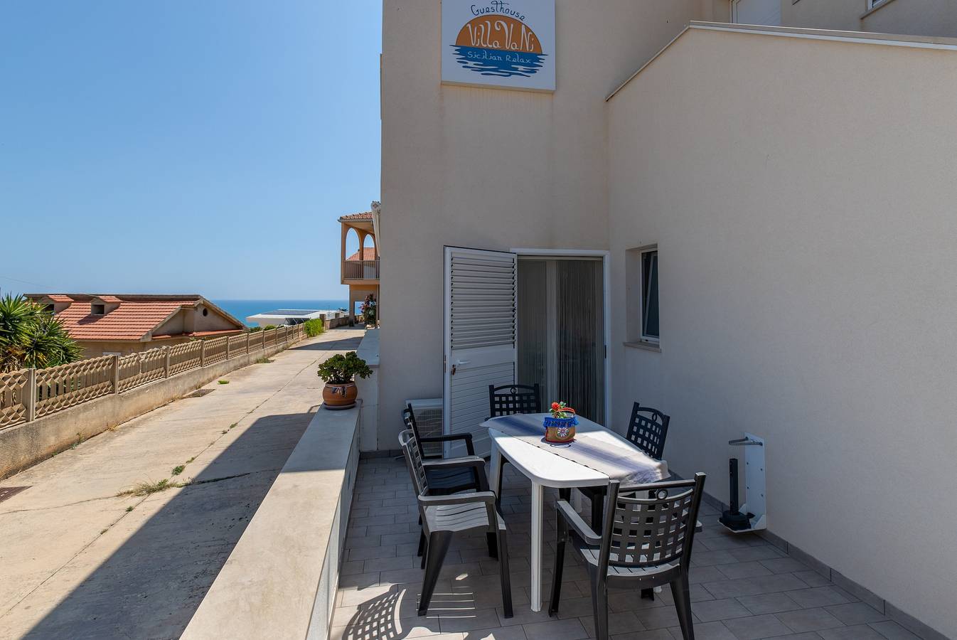 Appartement entier, Appartement "Villa Vani - Appartamento 1" avec vue sur la mer, piscine, terrasse et Wi-Fi in Ragusa, Province de Ragusa