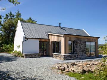 Ferienhaus für 2 Personen, mit Terrasse und Ausblick sowie Garten und Seeblick auf Skye