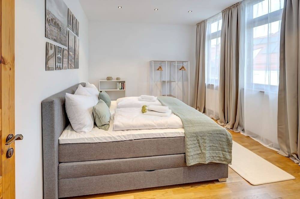 Ganze Wohnung, Familien-Apartment mit Kickertisch und Kfz-Stellplatz in Augsburg, Bayerisch Schwaben