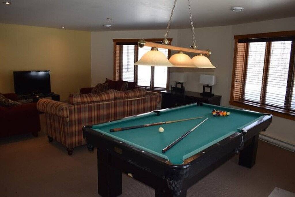 Le Montagnard # 057; Majestätisches Blockhaus im Wald und nur 20 Minuten vom Mont-Tremblant entfernt in Labelle, Québec