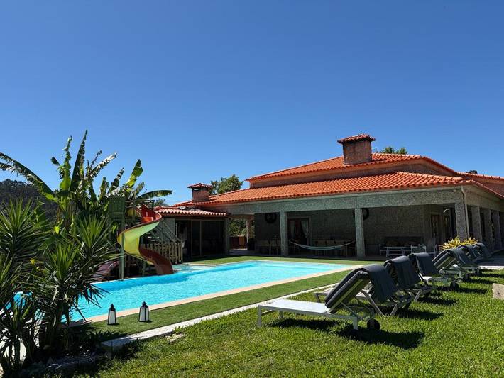 Maison de campagne pour 14 personnes, avec Balcon et Jacuzzi ainsi que Terrasse et Jardin à Fafe