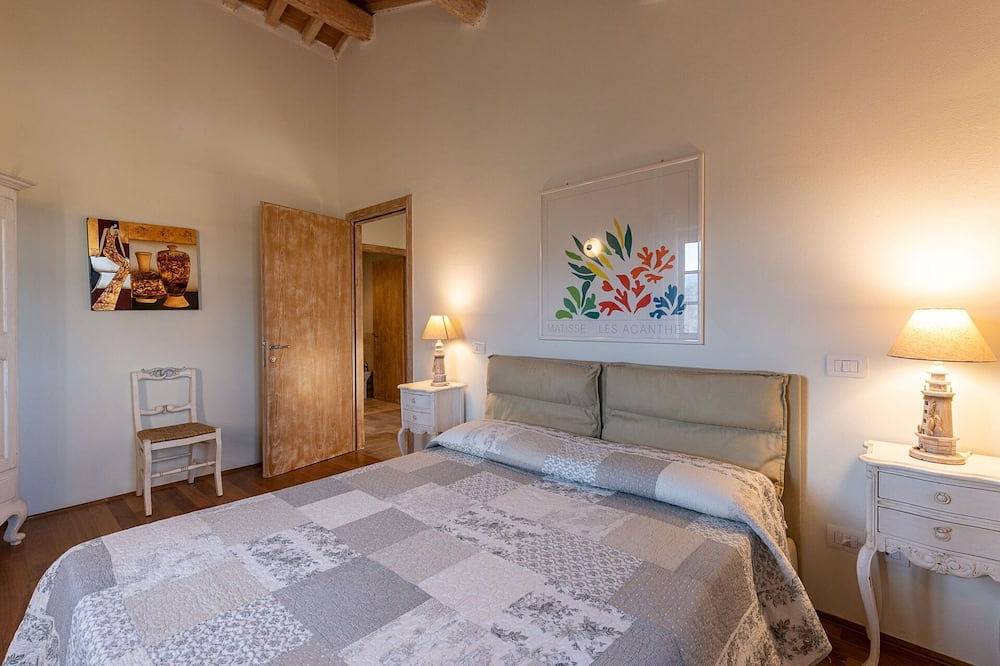 Appartement entier, Appartement avec climatisation, piscine, Wifi, Tv, terrasse, animaux admis, vue panoramique in Scarlino, Province de Grosseto