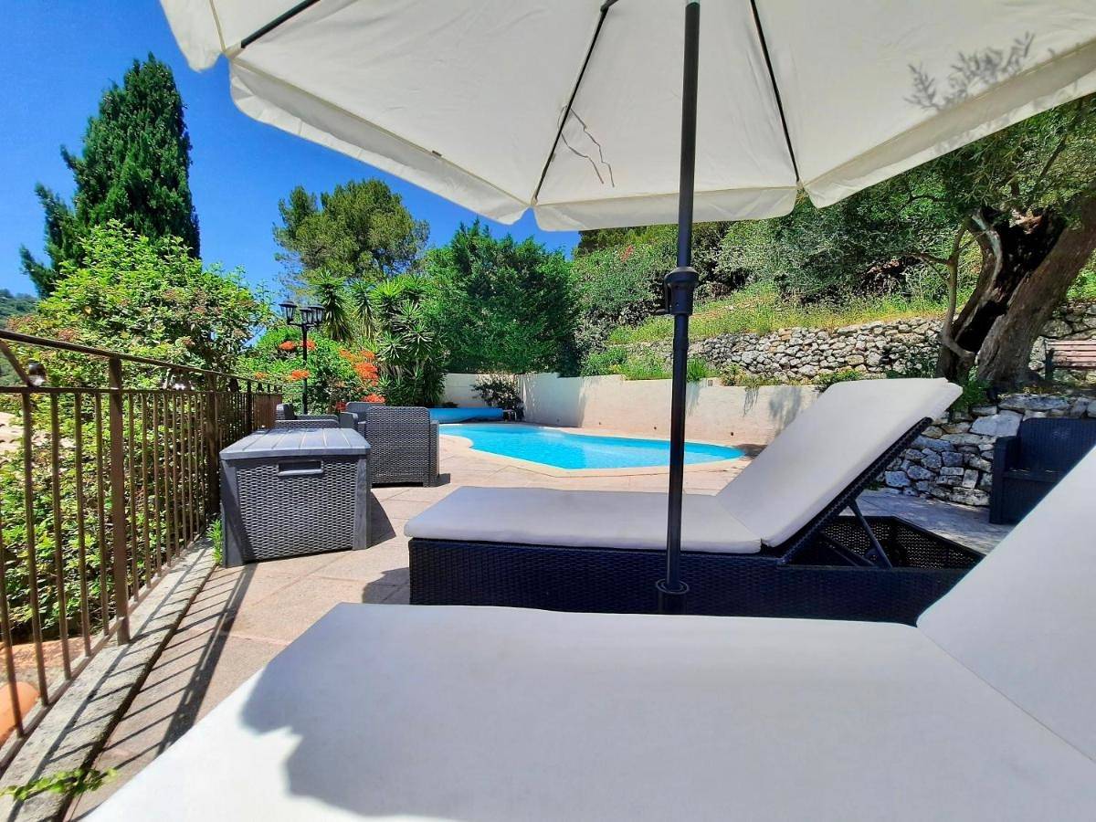 Appartement entier, Apartment with Garden View in Solliès-Toucas, Côte méditerranéenne (France)