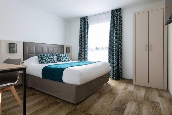 Hôtel pour 2 personnes, avec terrasse et piscine, animaux acceptés dans Office De Tourisme D Arles Camargue - 2