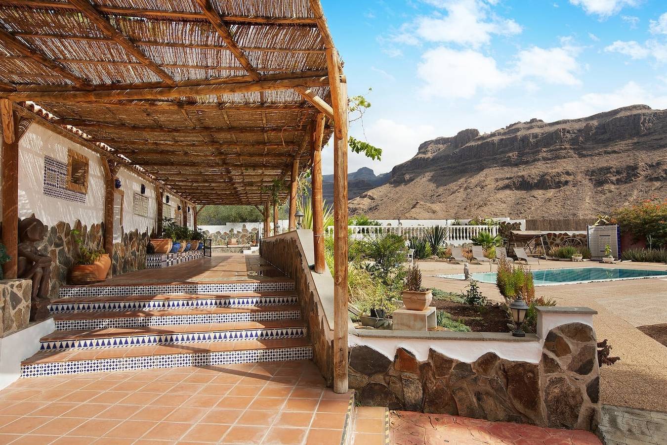Finca Rural Los Tanquillos' com vista para a montanha, piscina, Wi-Fi, A/C, terraço e jardim in Ayagaures, San Bartolomé de Tirajana