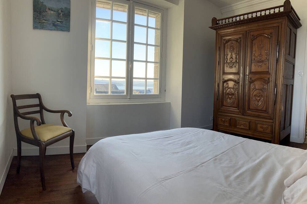 Large Breton house facing the sea, 2 steps from Bréhat island in Ploubazlanec, Côte de Goëlo