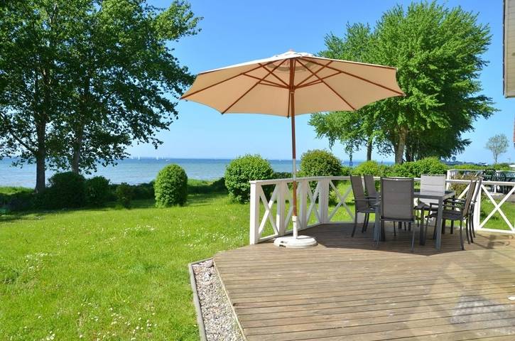 Ferienhaus für 6 Personen, mit Balkon und Whirlpool sowie Terrasse und Garten in Gelting