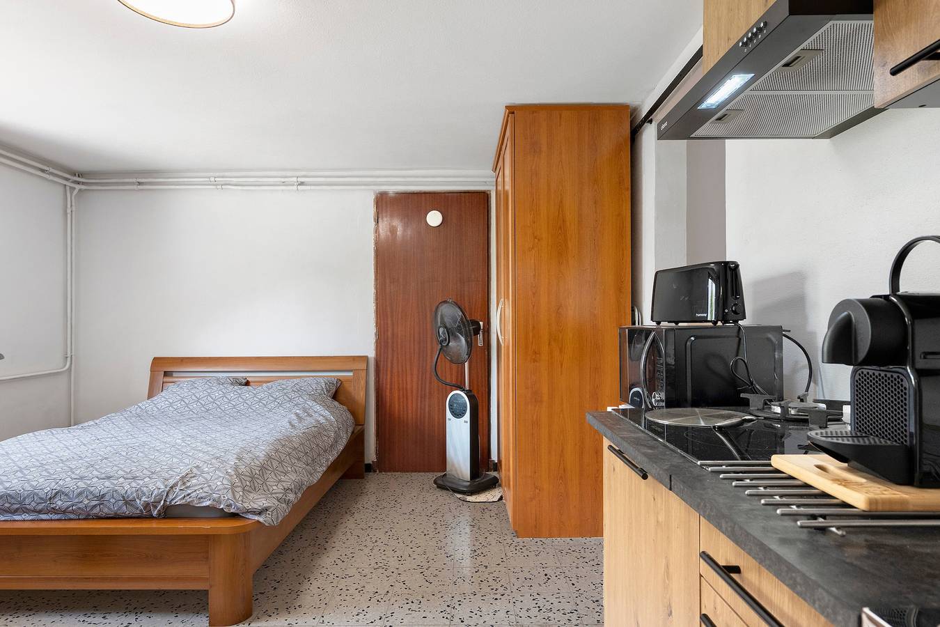 Estudio entero, Estudio «Les Iris» con terraza compartida, jardín común y Wi-Fi in Pont-Saint-Esprit, Region de Nimes