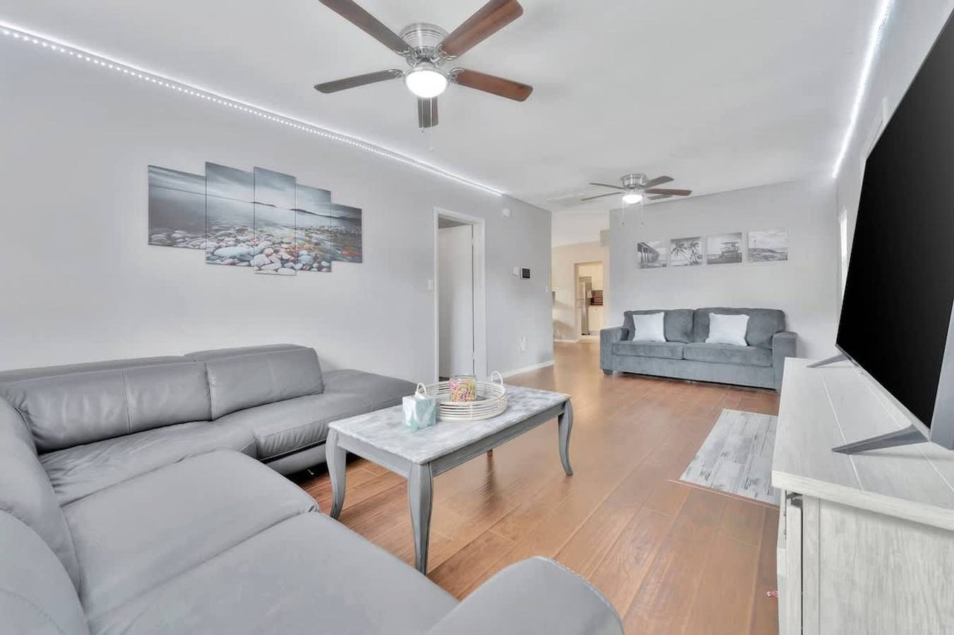 Family Pet Friendly Getaway with Porch Fire Pit Yard in Tampa, Tampa Bay