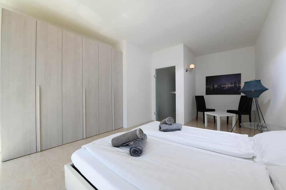 The Minimal House & Spa Swisshomebnb in Caslano, Luganersee