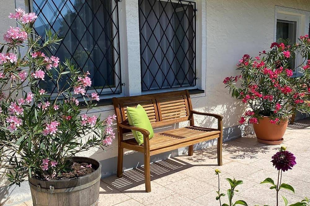 Ganze Wohnung, Neu renovierte Ferienwohnung Sonnenhang Bayern zum Wohlfühlen in Grabenstätt, Chiemsee