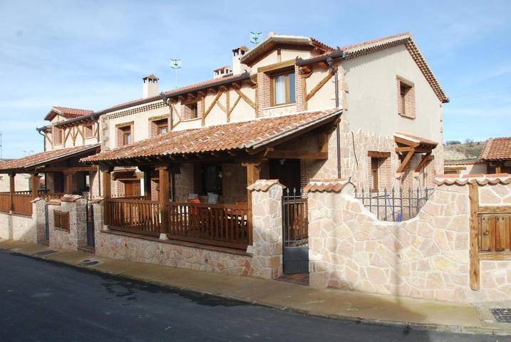 Casa rural para 7 personas, con Terraza además de Jardín y Vistas en Encinas