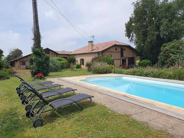 Gîte pour 11 personnes, avec piscine et jardin à Maupas