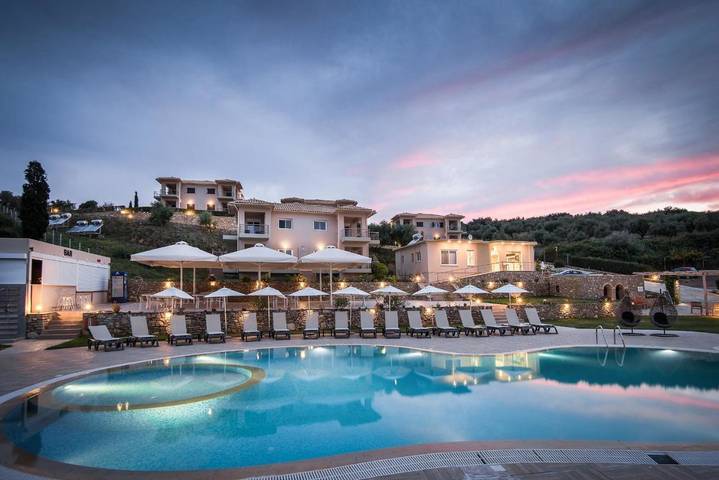 Appart’hôtel pour 4 personnes, avec vue et jardin ainsi que piscine et bassin pour enfant