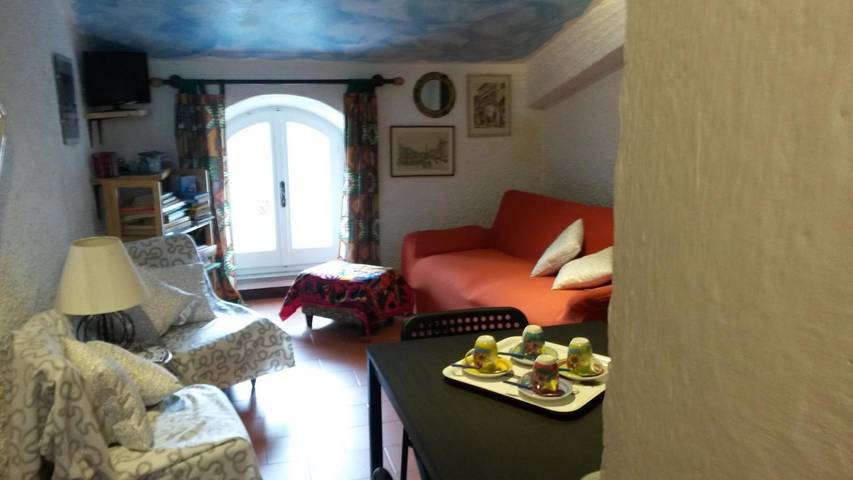 Ganze Wohnung, Appartement 'Altrove' mit Bergblick, privatem Garten und Wlan in Cassagna, Ne