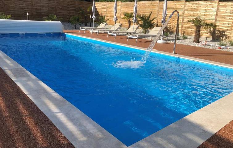 Hôtel pour 2 personnes, avec Terrasse ainsi que Jardin et Piscine