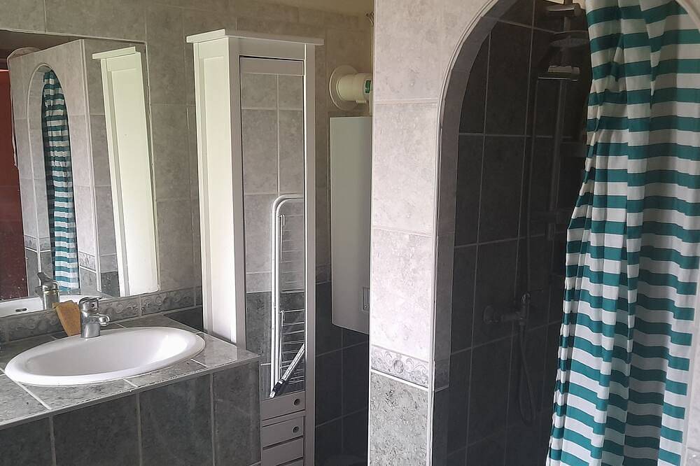 Chambre dans maison spacieuse in Auxerre, Région d'Auxerre