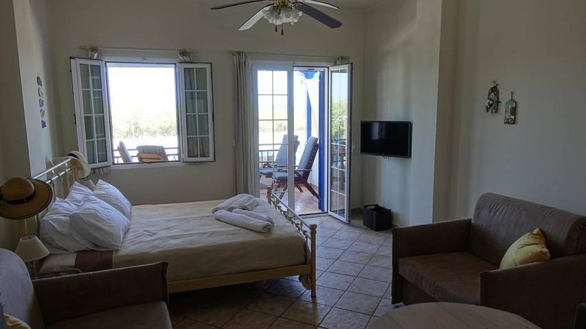 Gîte pour 4 personnes, avec terrasse et vue, animaux acceptés dans Cythère - 2