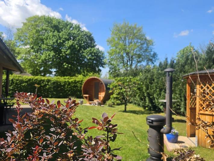 Ferienhaus für 4 Personen, mit Terrasse und Garten sowie Sauna und Seeblick, kinderfreundlich in Mecklenburgische Seenplatte - 2