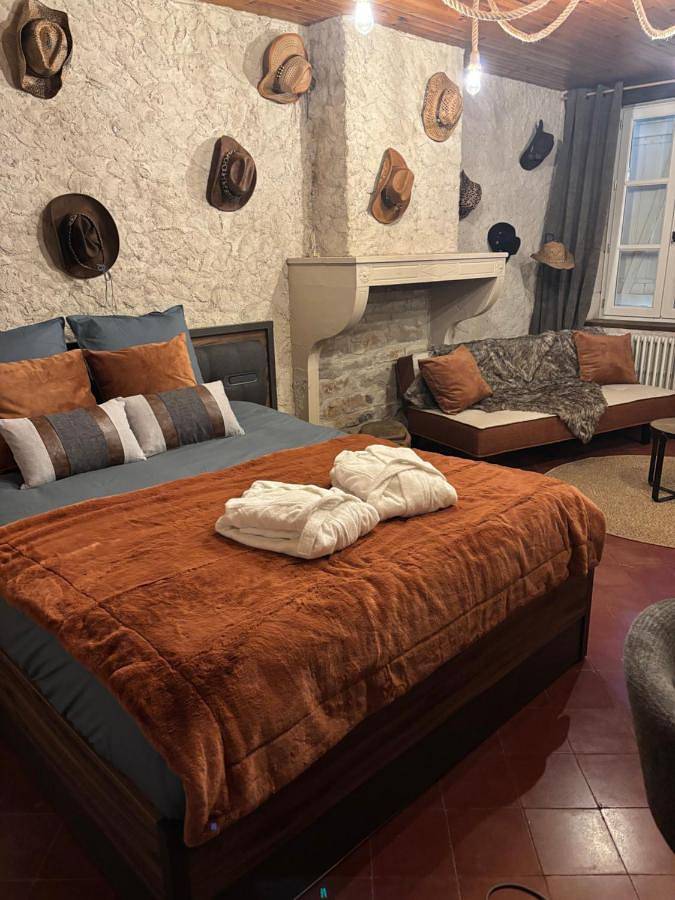Location de vacances pour 5 personnes, avec Jacuzzi ainsi que Terrasse et Jardin dans Varennes-le-Grand