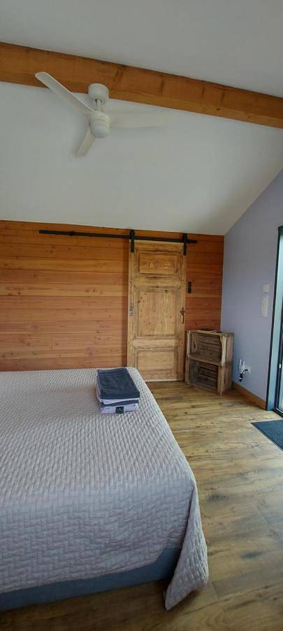 Chalet pour 2 personnes, avec jacuzzi ainsi que piscine et jardin