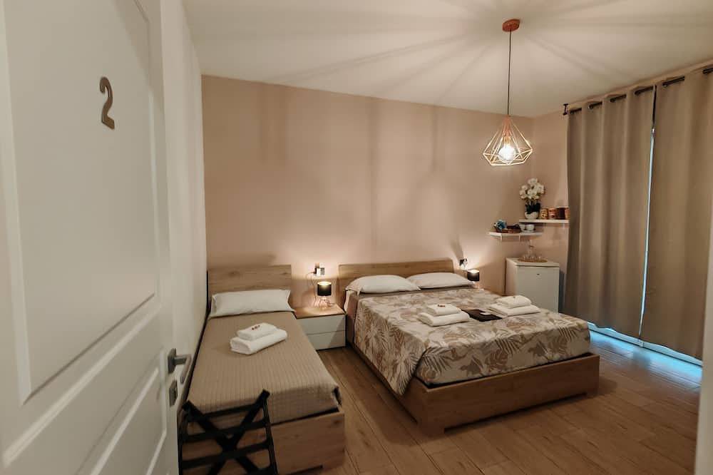 2) Double room with private bathroom 8 minutes from Milan Malpensa airport in Gallarate, Varese Provinz