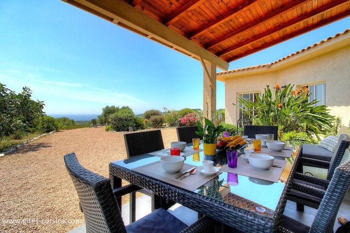 Gîte pour 6 personnes, avec Terrasse ainsi que Jardin et Vue