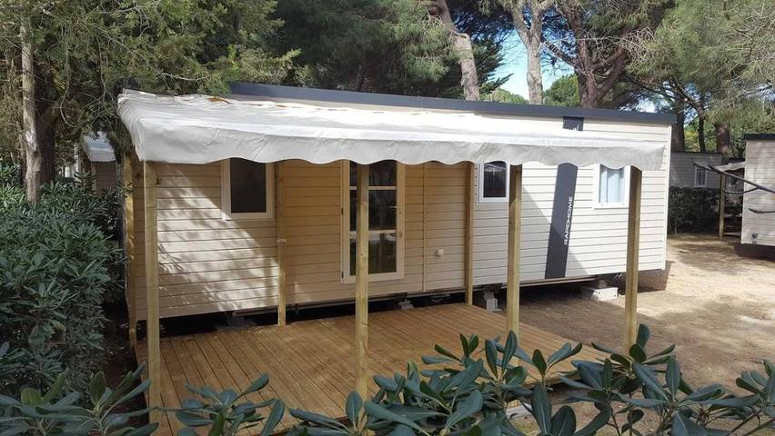 Camping pour 4 personnes, avec bassin pour enfant ainsi que piscine et terrasse, animaux acceptés à Sainte-Marie-la-Mer