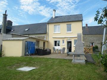 Gîte pour 6 personnes, avec terrasse, animaux acceptés à Courtils