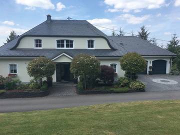 Ferienwohnung für 4 Personen, mit Garten und Terrasse sowie Sauna in Schweich an der Römischen Weinstraße