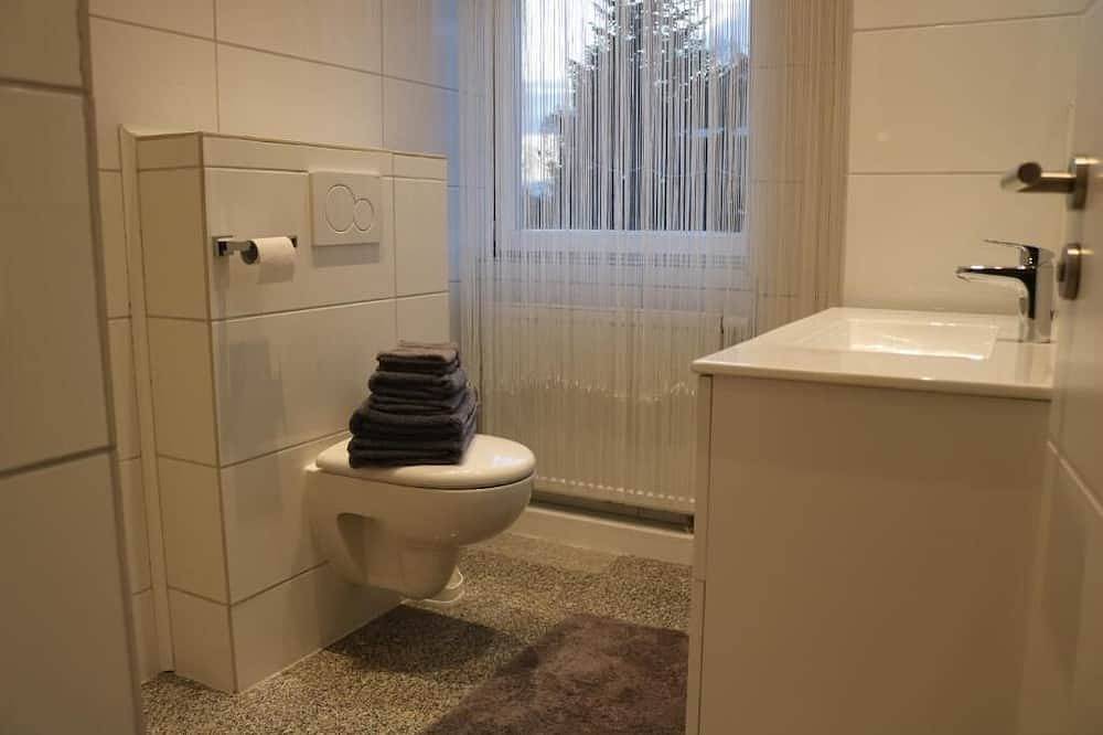 Ganze Wohnung, Moderne Ferienwohnung auf idyllischem Gestüt mit Pool - Natur Pur, Hunde erlaubt in Willstätt, Mittlerer Schwarzwald