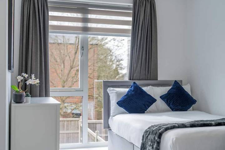 3 bedroom house in Bricket Wood , St Albans with Free Parking and Ev Charger in Hertfordshire