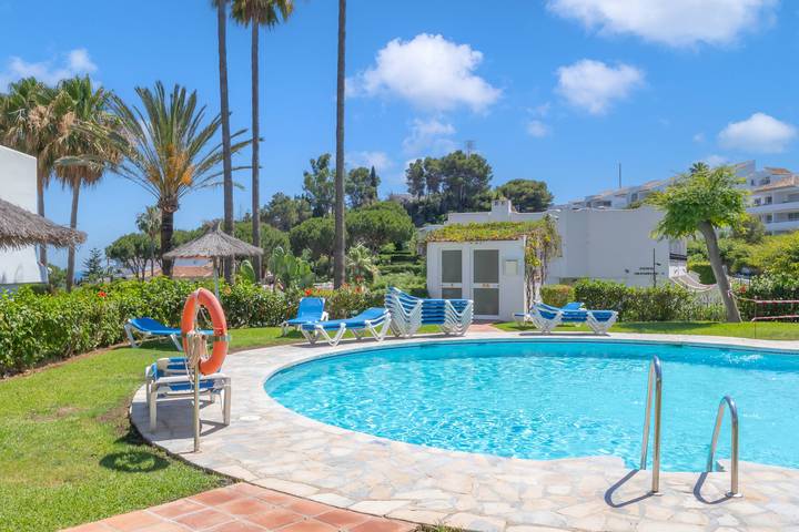 Location de vacances pour 8 personnes, avec vue sur l’océan ainsi que terrasse et piscine, adapté aux familles dans La Cala de Mijas - 4