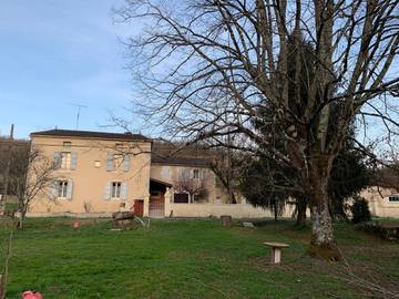 Cottage pour 2 personnes, avec terrasse ainsi que vue et jardin à Anglars-Juillac