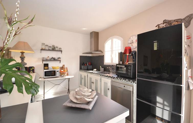 Sorgue Retreat: 90sqm, Pool, Garten, Parkplatz & Küche! in L'Isle-sur-la-Sorgue, Vaucluse