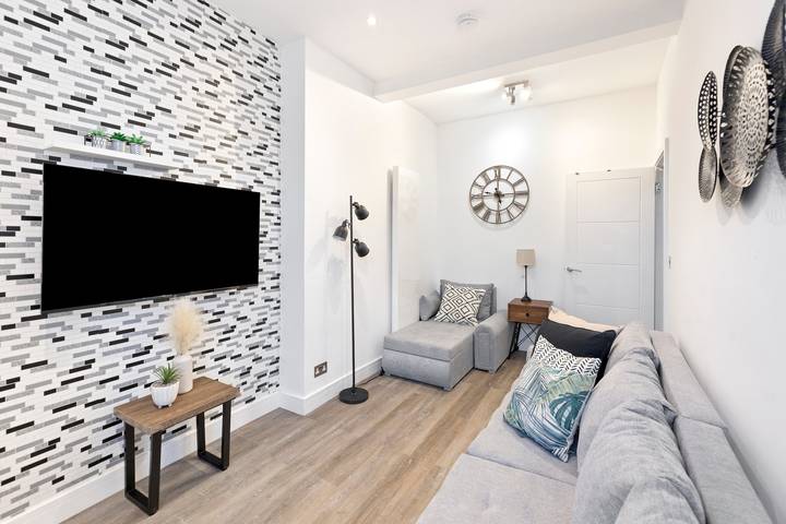 Holiday apartment for 11 people in Camden