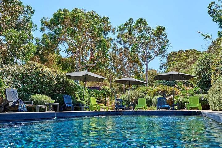 Chambre d’hôte pour 3 personnes, avec jacuzzi et jardin ainsi que piscine et balcon en Corse-du-Sud