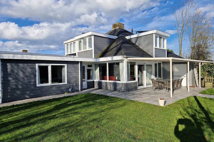 Ferienhaus für 6 Personen, mit Terrasse und Garten sowie Pool