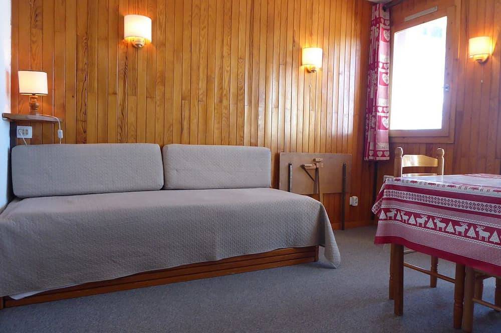 Entire apartment, Studio for 3 in Montchavin, near slopes, free parking in La Plagne, Bellentre