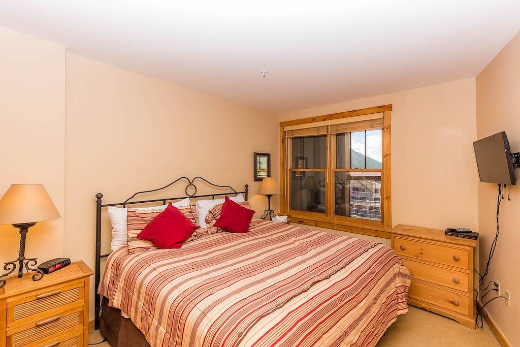 Ganze Wohnung, Wohnung in River Run, mit Blick auf den Dercum Square, Blick auf die Berge, kostenloses Wifi in Arapahoe Basin