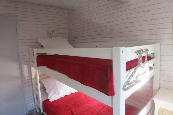 Ganze Wohnung, Independent apartment, quiet hill with pool in Saint-Saturnin-lès-Avignon, Vaucluse