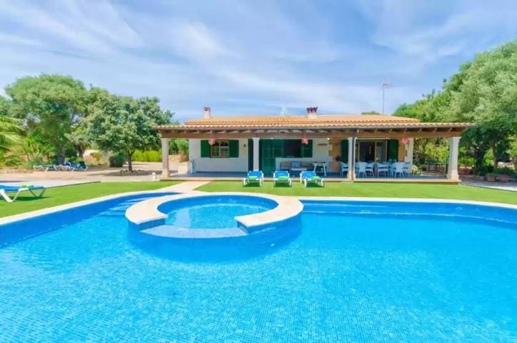 Villa für 8 Personen, mit Garten