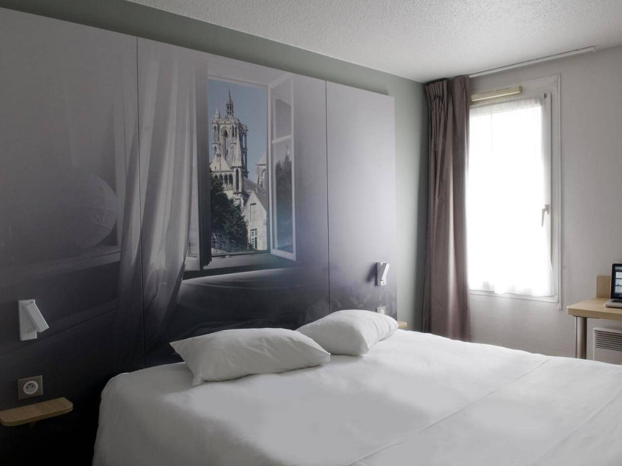 Triple Room in Saint-Quentin, Aisne
