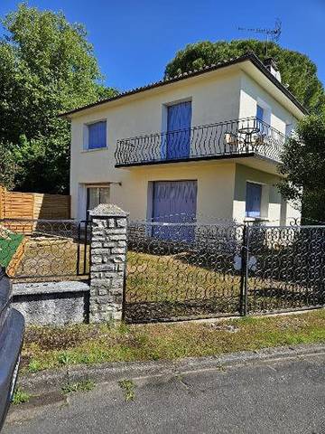 Gîte pour 5 personnes, avec jardin à Ruffec