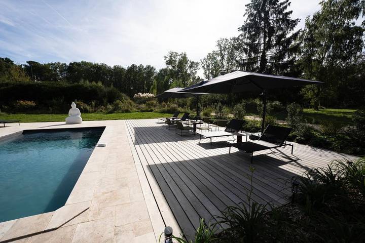 Location de vacances pour 16 personnes, avec vue ainsi que jardin et piscine à Pruniers-en-Sologne