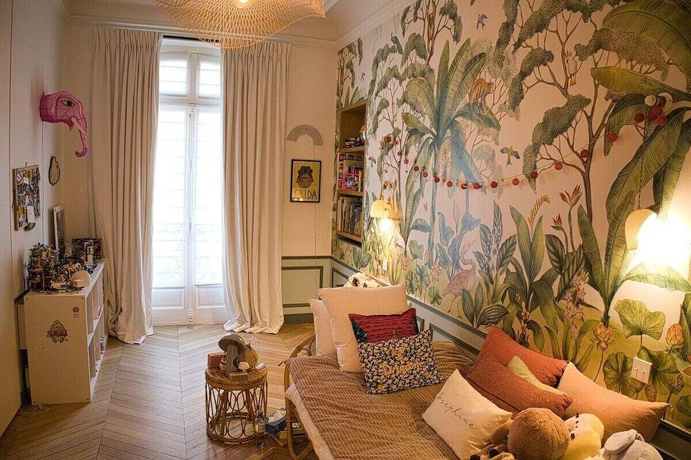 Entire apartment, Balcony | Notre Dame de Paris - 3 bedrooms & 4 pp in Paris, Ile de France